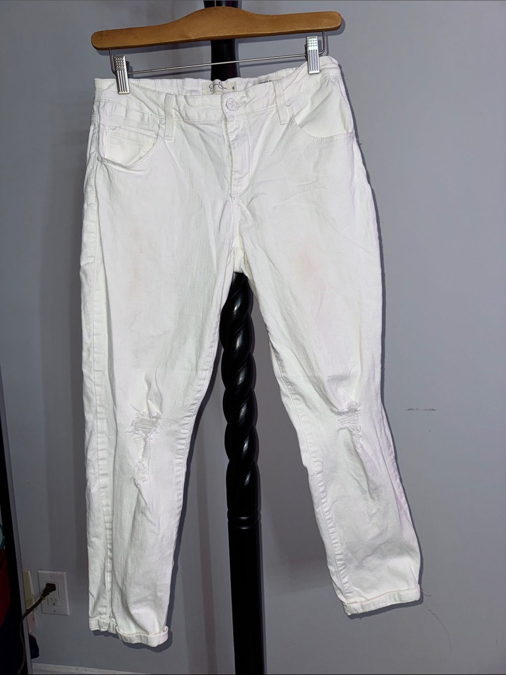 Jessica Simpson White Boyfriend Jeans with Subtle Distress 7.1T